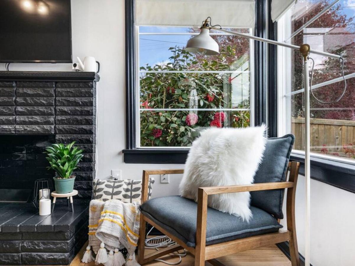 Picture Perfect Bungalow In The Heart Of Dt Vancouver Eksteriør bilde