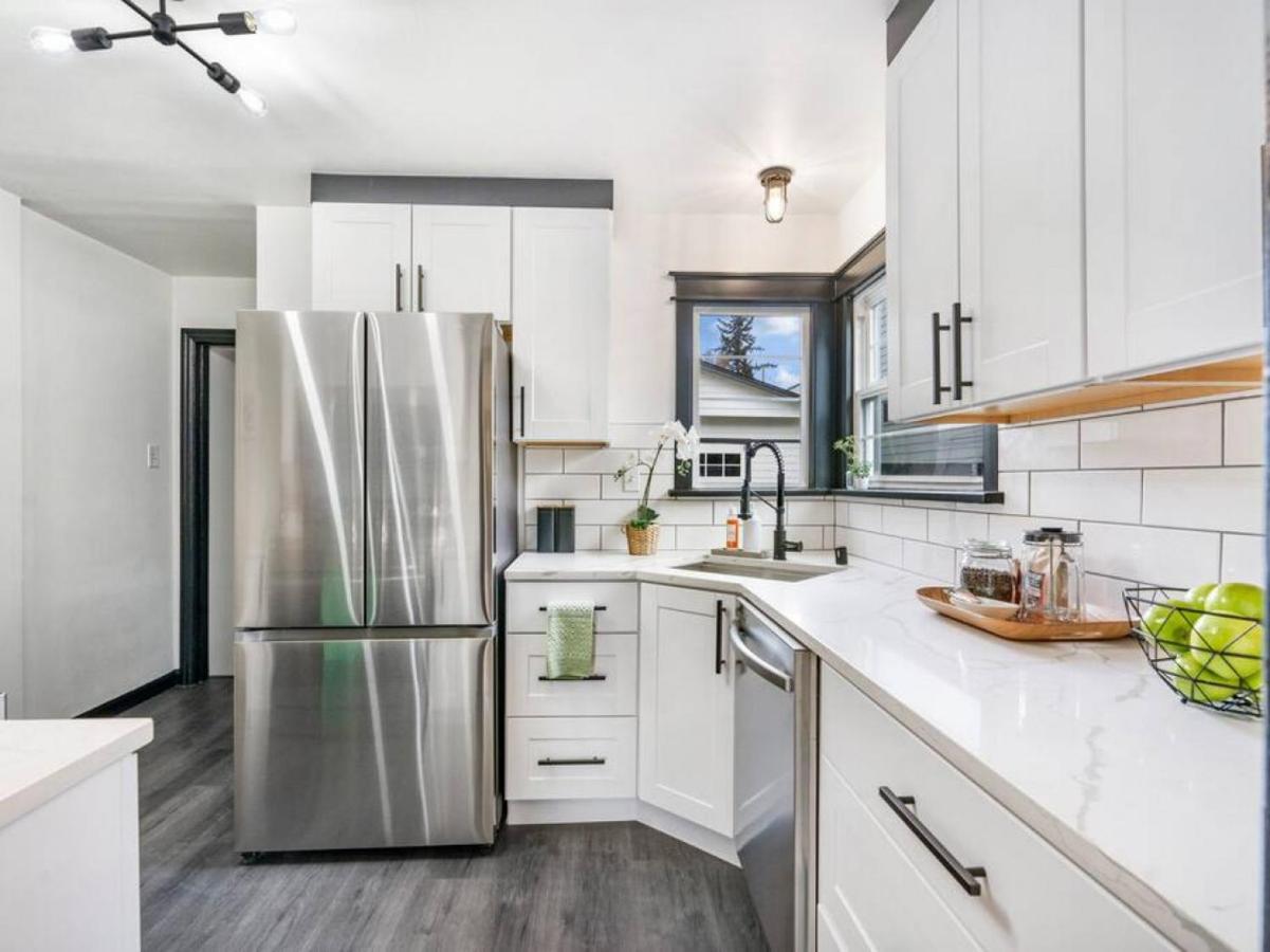 Picture Perfect Bungalow In The Heart Of Dt Vancouver Eksteriør bilde