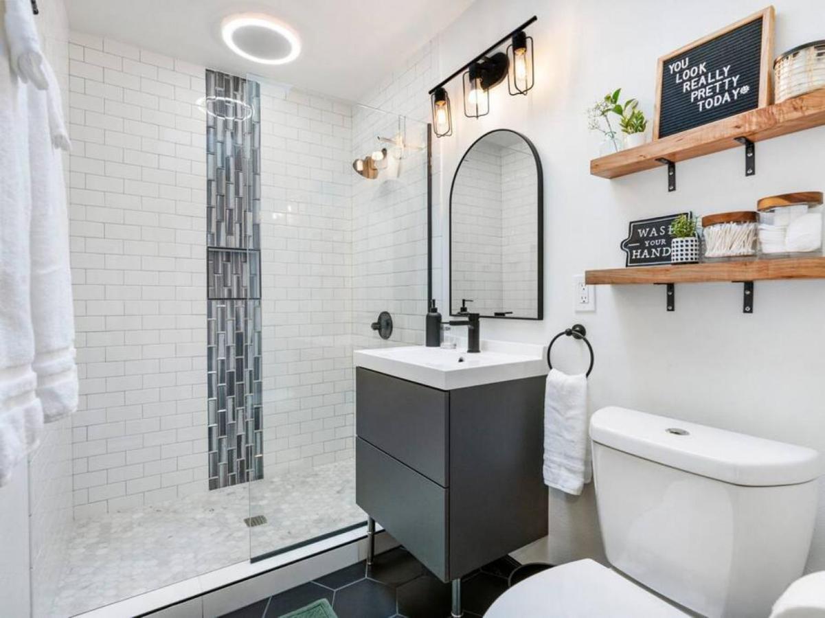 Picture Perfect Bungalow In The Heart Of Dt Vancouver Eksteriør bilde