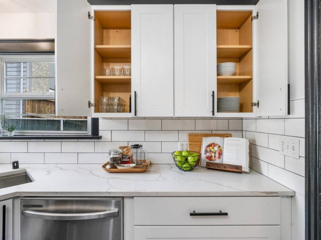 Picture Perfect Bungalow In The Heart Of Dt Vancouver Eksteriør bilde