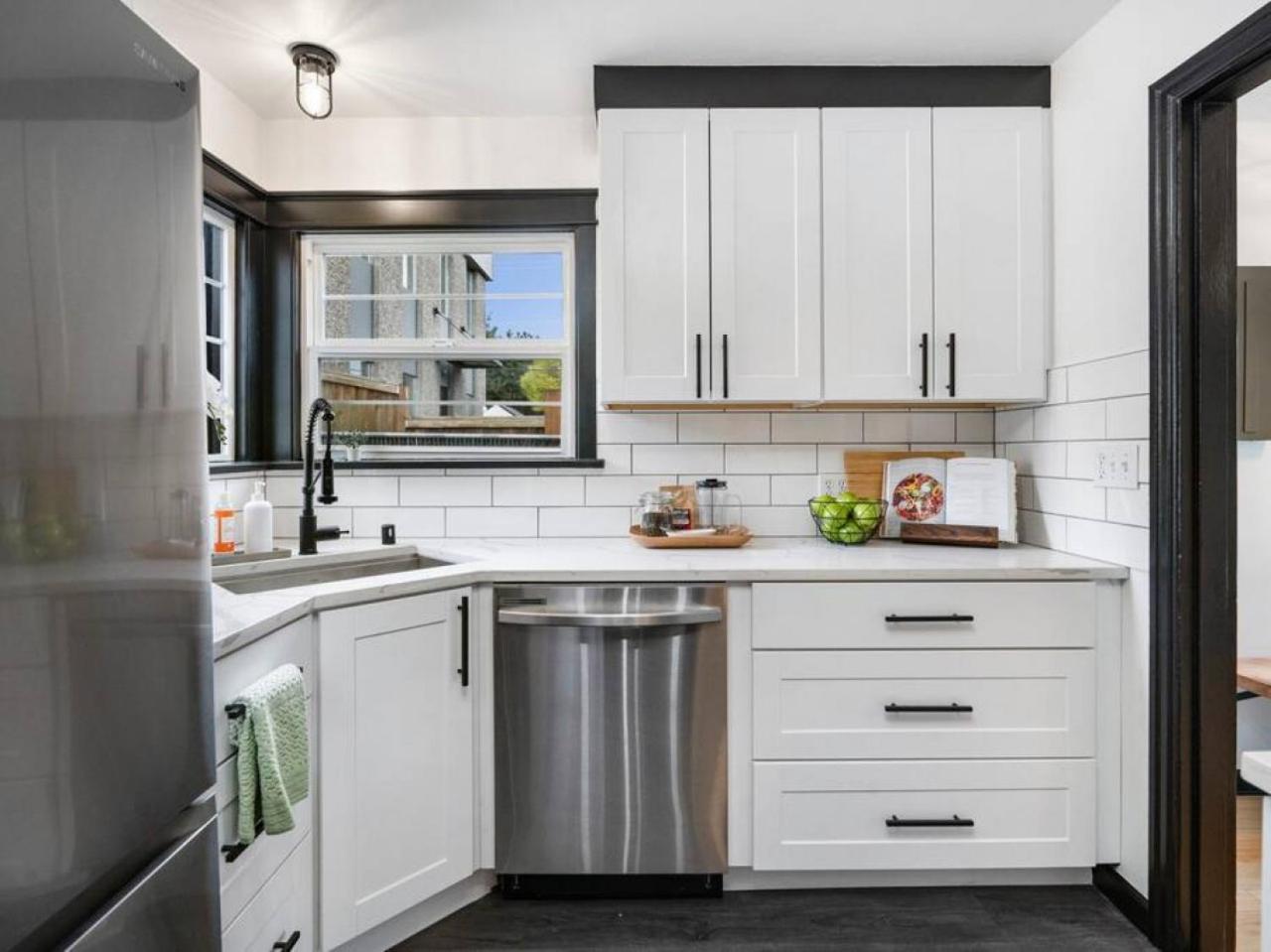 Picture Perfect Bungalow In The Heart Of Dt Vancouver Eksteriør bilde