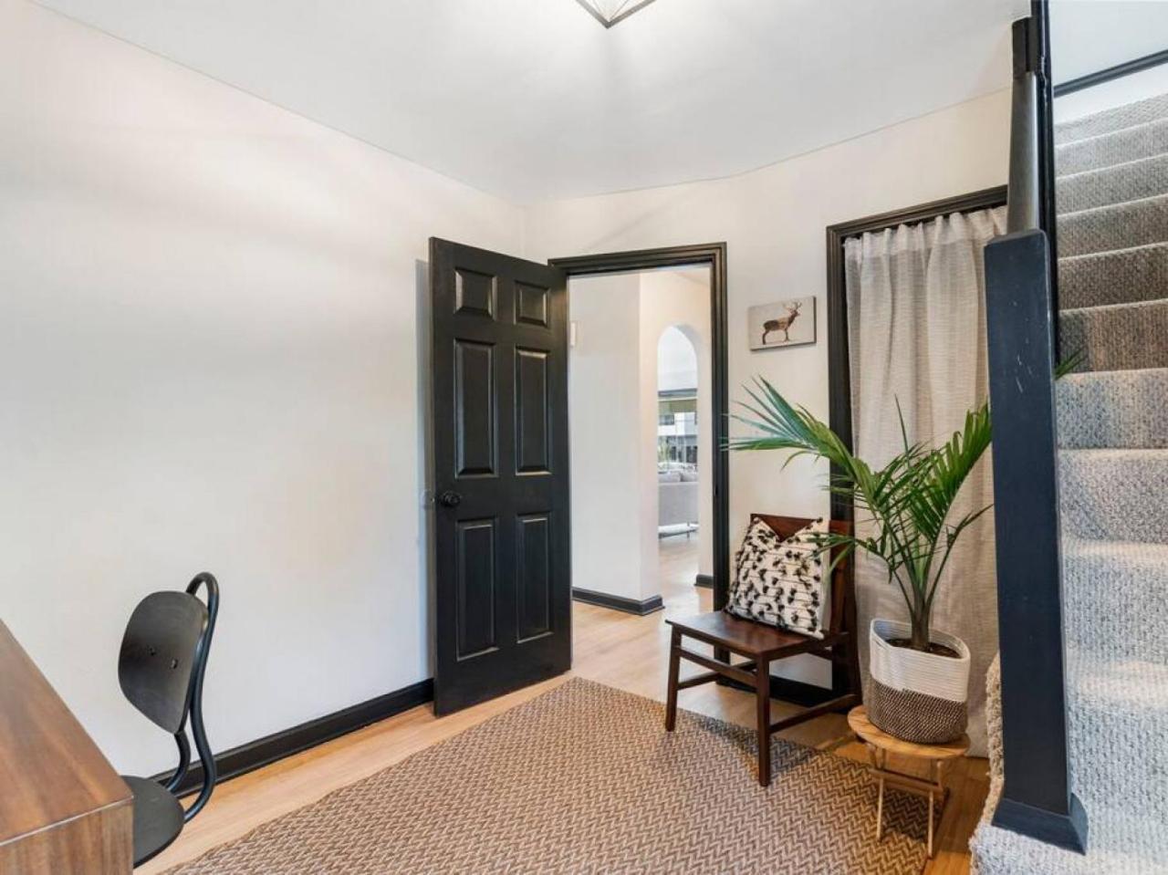 Picture Perfect Bungalow In The Heart Of Dt Vancouver Eksteriør bilde
