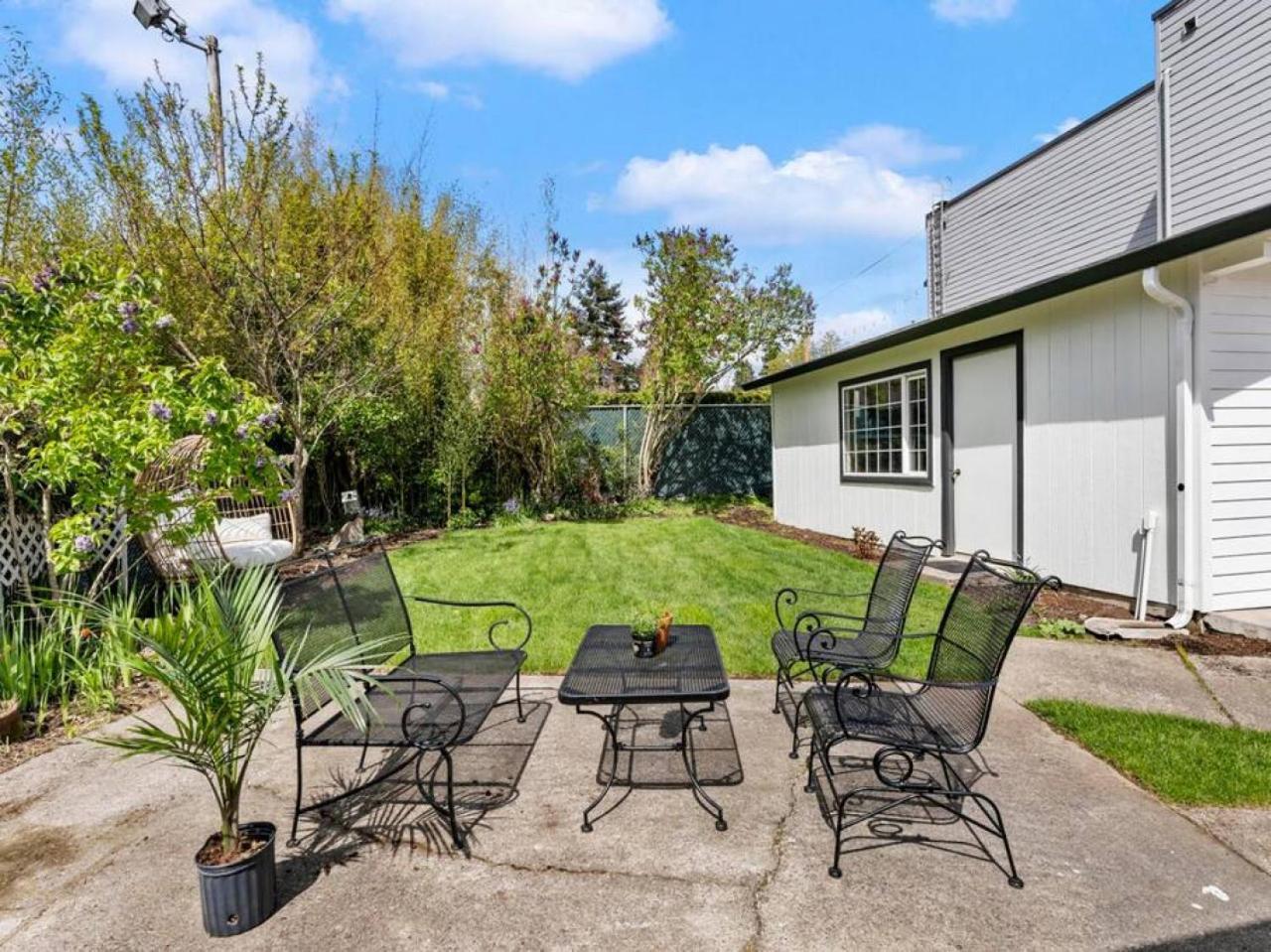 Picture Perfect Bungalow In The Heart Of Dt Vancouver Eksteriør bilde